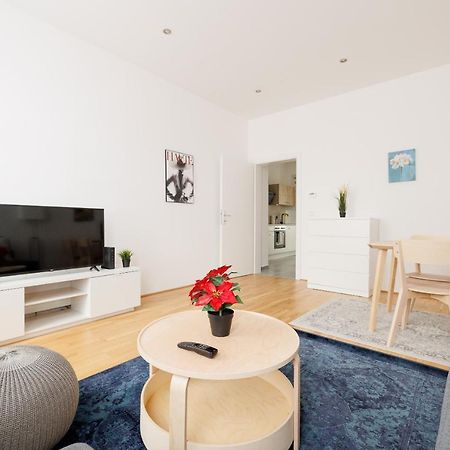 Charming Apartment Near Center Wina Bagian luar foto
