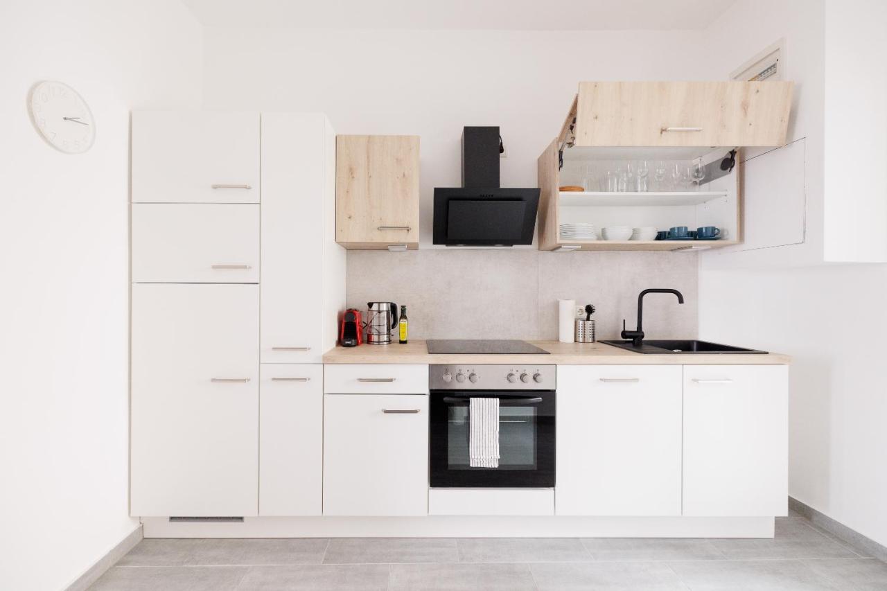 Charming Apartment Near Center Wina Bagian luar foto