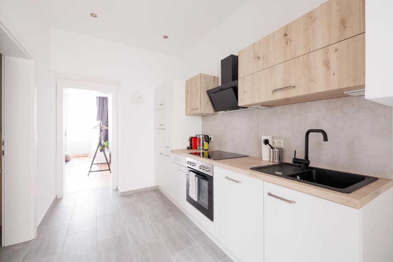 Charming Apartment Near Center Wina Bagian luar foto