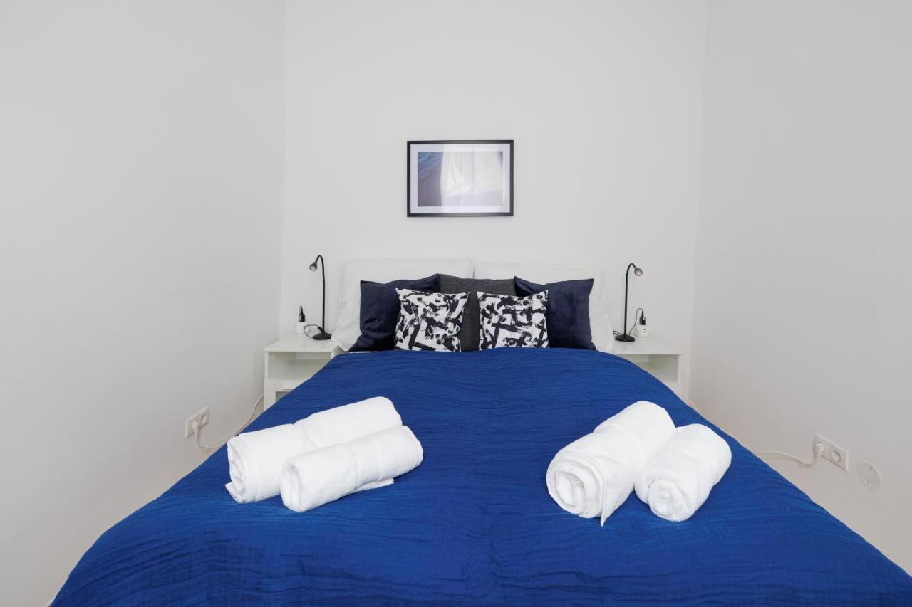 Charming Apartment Near Center Wina Bagian luar foto